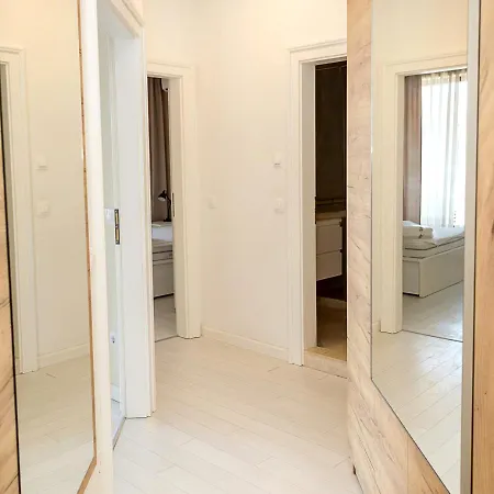 Апартамент Elegant 1br In The Center Of By Flat Manаger *